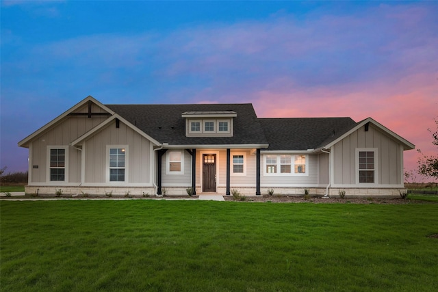 view of front facade with a lawn