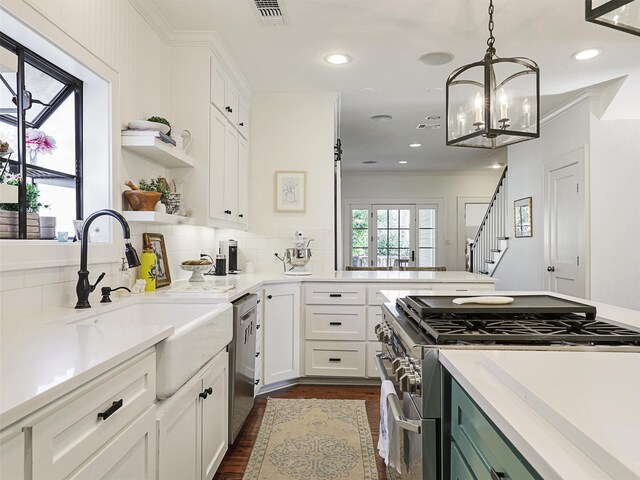 bungalow-style home with covered porch