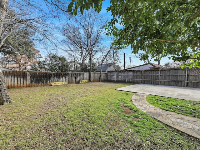 view of yard featuring a patio area