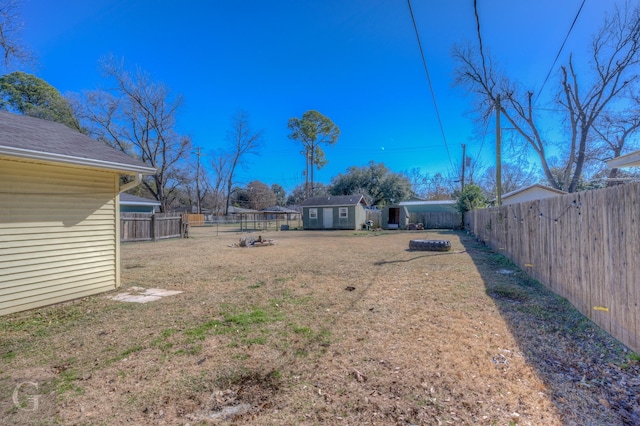 view of yard with a shed