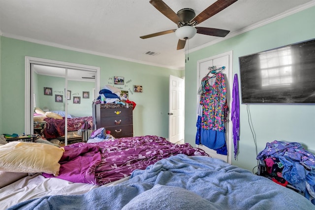 bedroom featuring ornamental molding, a closet, and ceiling fan