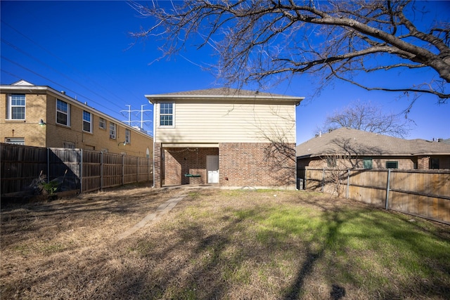 back of house featuring a yard