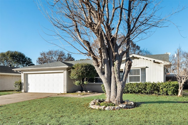 view of front of property featuring a garage and a front lawn