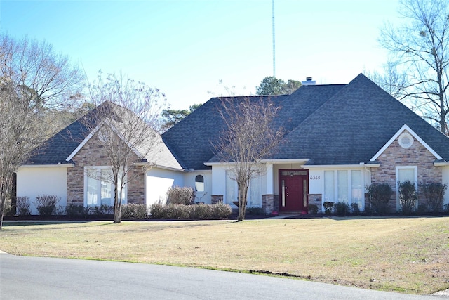 view of front facade with a front yard