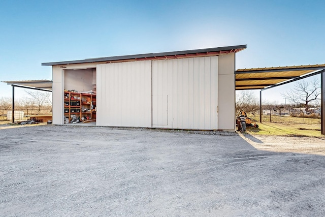 view of pole building featuring a carport