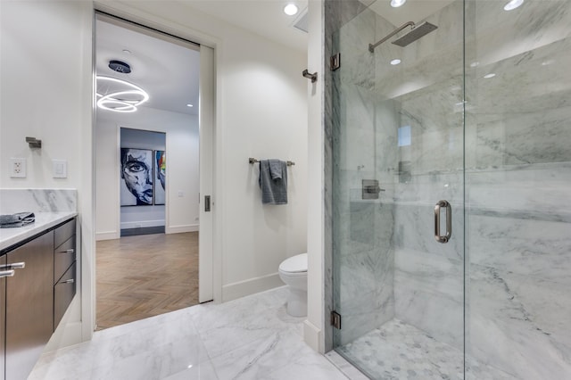 2408 Victory Park Ln Unit 1037, Dallas, TX 75219 - full bathroom with a marble finish shower, baseboards, vanity, toilet, and recessed lighting