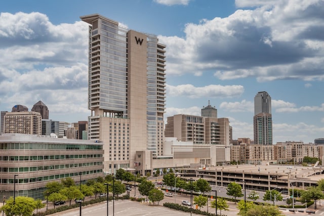 2408 Victory Park Ln Unit 1037, Dallas, TX 75219 - view of city skyline