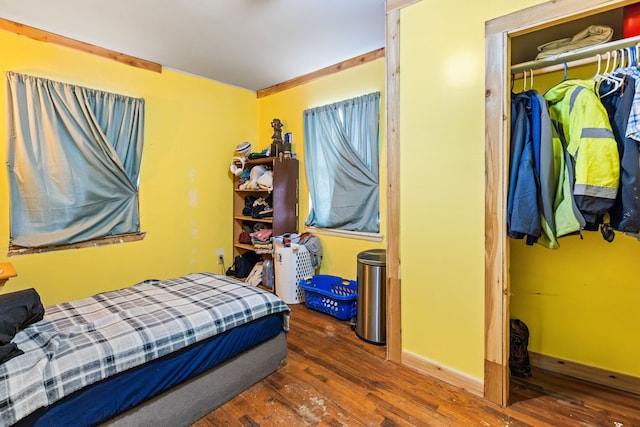 bedroom featuring dark hardwood / wood-style flooring and a closet