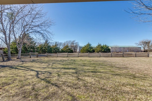 view of yard featuring a rural view