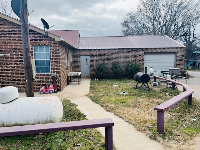 view of yard featuring an attached garage