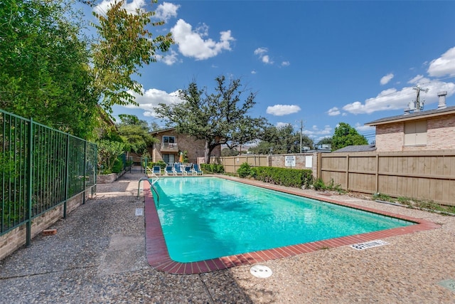 view of swimming pool