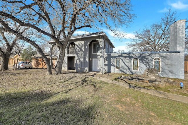 view of front of house with a front yard