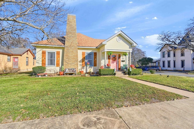 view of front of house featuring a front yard