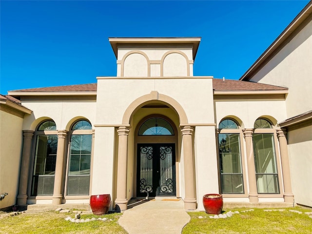 property entrance with a yard