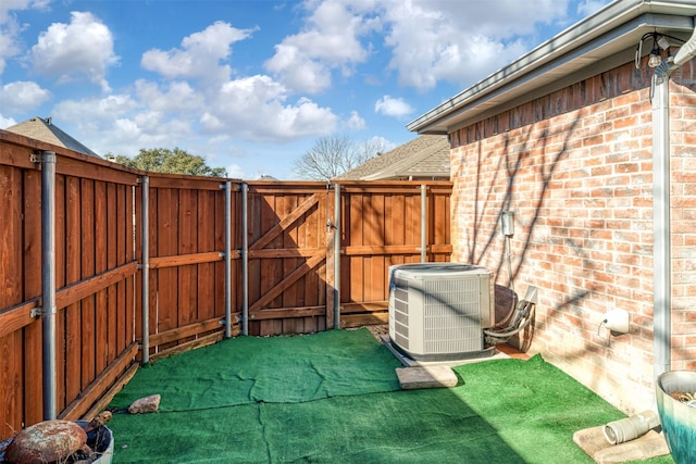 view of yard featuring cooling unit