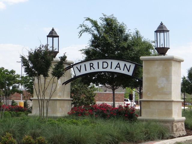 view of community / neighborhood sign