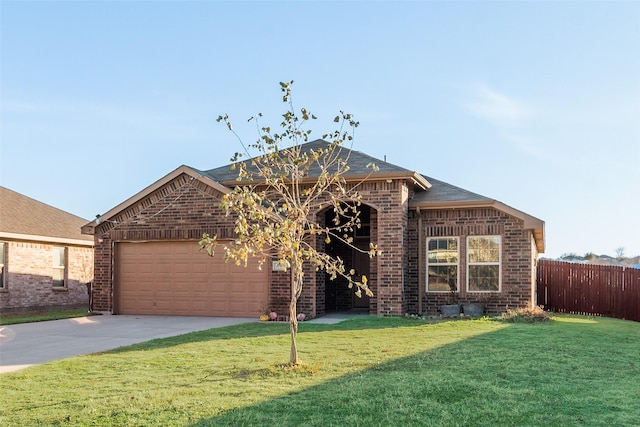 view of front facade featuring a garage and a front yard