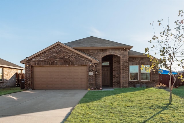 view of front facade with a garage and a front yard