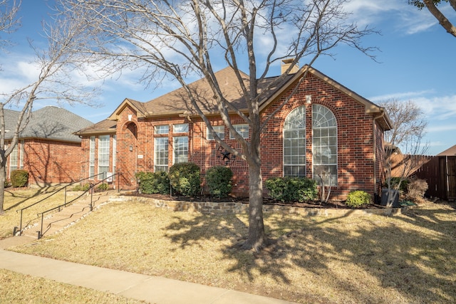 front of property with a front lawn