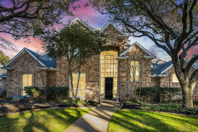 view of front of home featuring a yard