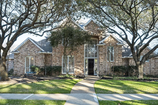 view of front of property with a front yard