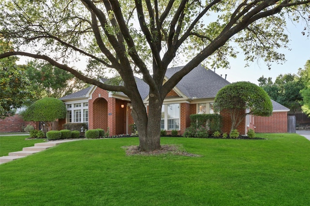 view of front of house featuring a front yard