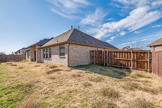 back of house featuring a yard