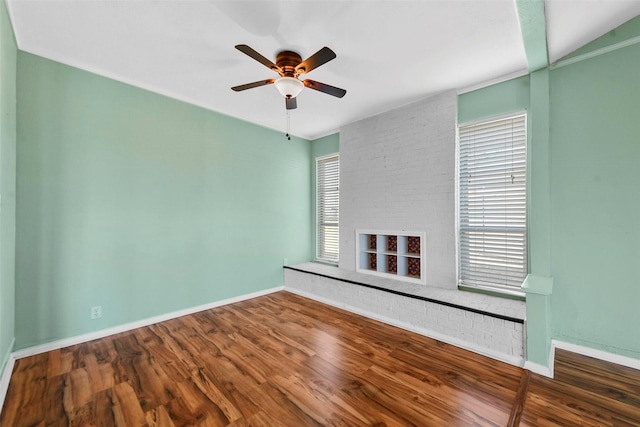 spare room with dark wood-type flooring and ceiling fan