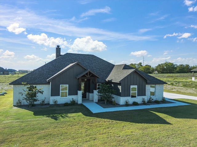 view of front of home with a front lawn