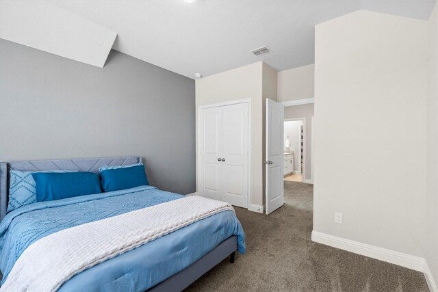 bedroom featuring multiple windows, lofted ceiling, carpet flooring, and a closet