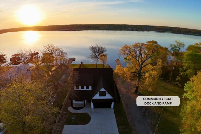 13590 Park Harbor Dr, Eustace, TX 75124 - bird's eye view of a nearby body of water