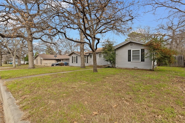 single story home with a front yard