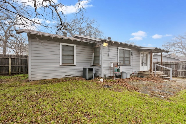 2325 Halbert St, Fort Worth, TX 76112 - back of property with crawl space