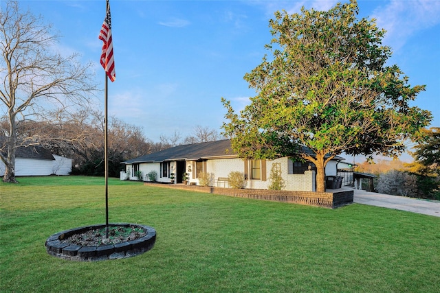 single story home featuring a front yard