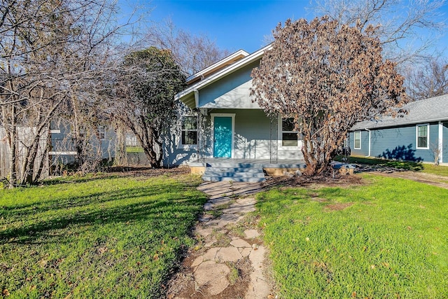 view of front of house featuring a front lawn