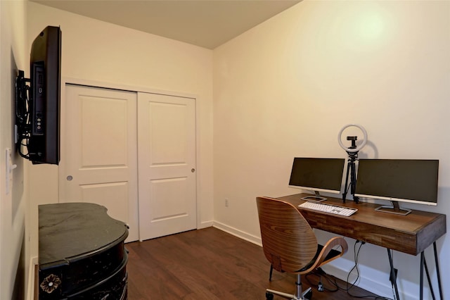 office area with dark wood-type flooring