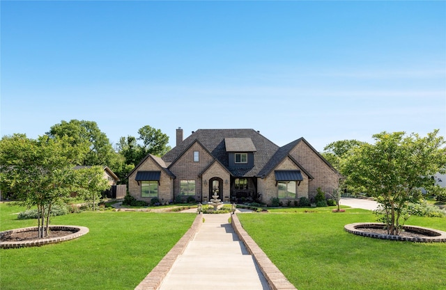 view of front of home featuring a front lawn