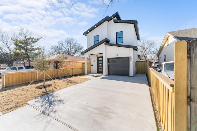 view of front facade with a garage, fence, and driveway