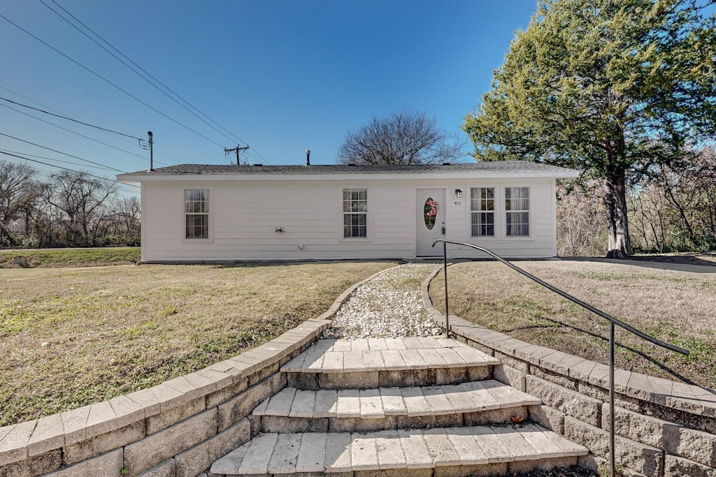 ranch-style home with a front yard