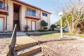 view of front of home featuring a balcony