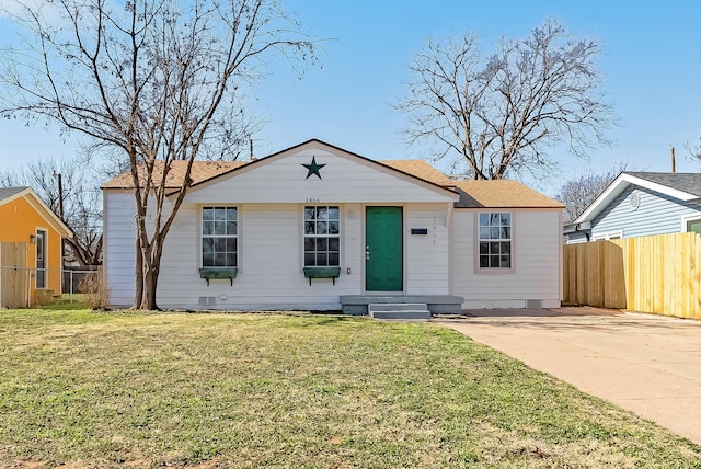 single story home with a front yard