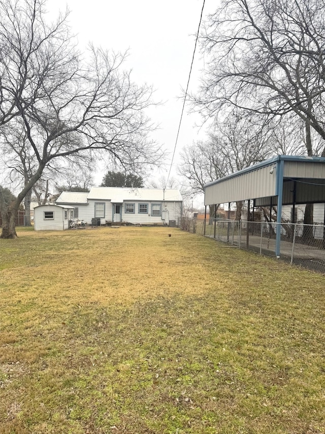 view of yard with a carport