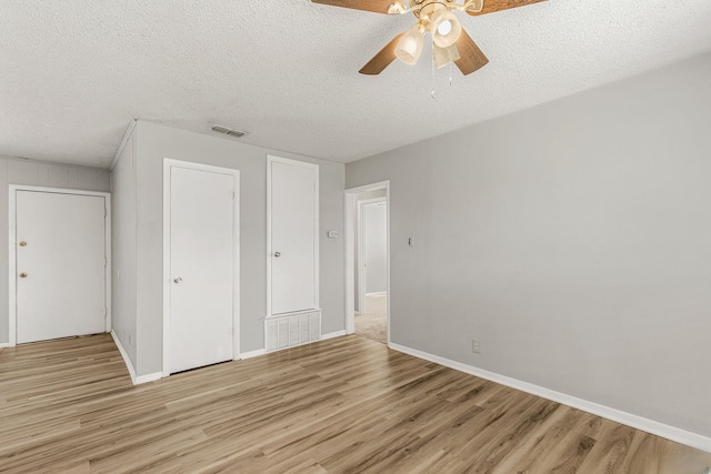 unfurnished bedroom featuring a textured ceiling, ceiling fan, and light hardwood / wood-style floors