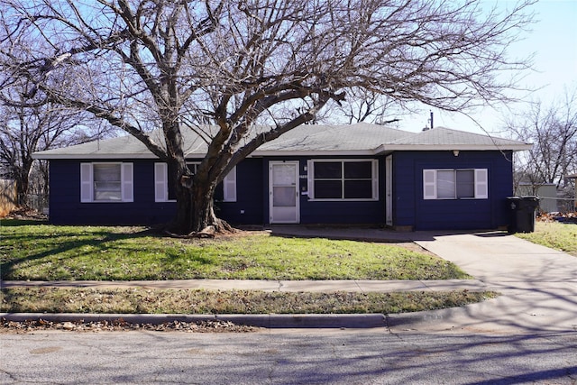 single story home featuring a front yard