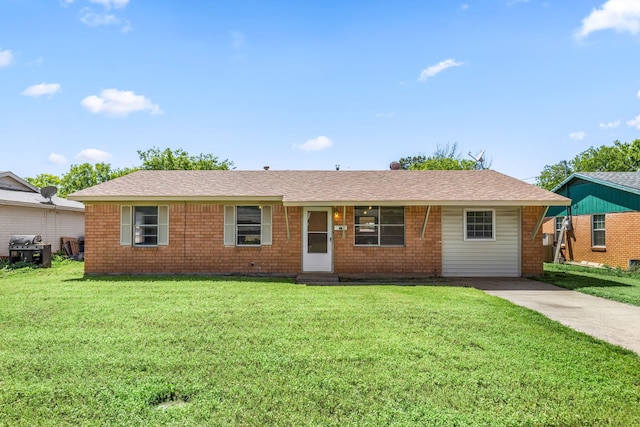 single story home featuring a front lawn