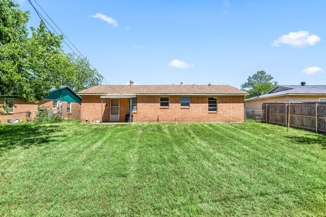 back of house featuring a lawn