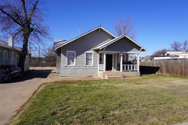 1208 Kemp Blvd, Wichita Falls, TX 76309 - view of front facade featuring a front yard and a porch