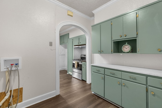 kitchen with electric stove, crown molding, green cabinets, backsplash, and a textured ceiling