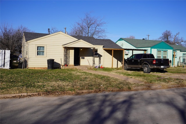 view of front of house with a front yard