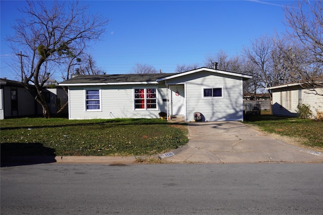 ranch-style house featuring a front lawn